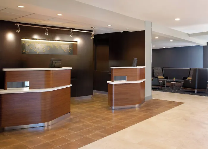 Courtyard By Marriott Palm Springs